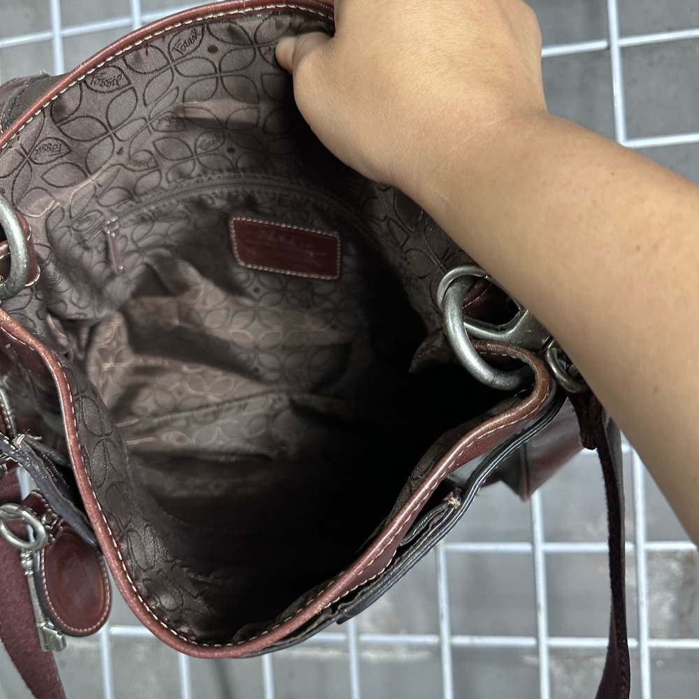 Fossil Leather Shoulder Bag Burgundy Turn Lock Key Charm Librarian core Vintage - Picture 6 of 7
